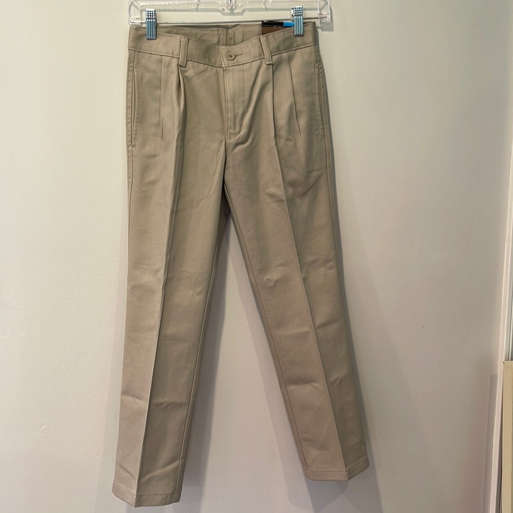 NWT Dockers pleated pant, size 10, khaki